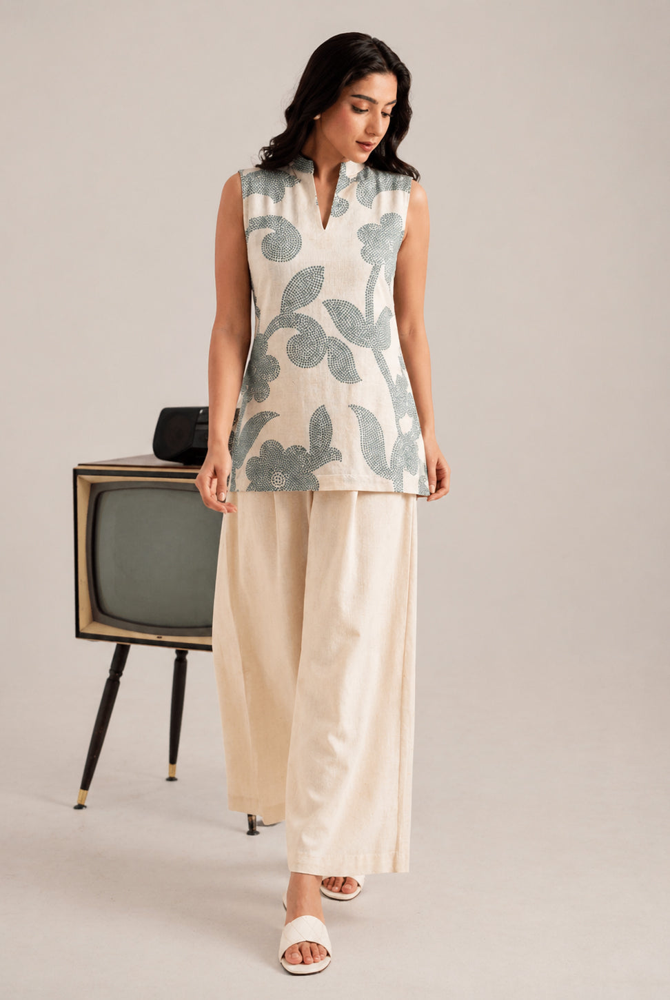 Laalzari sage green botanical print sleeveless kurta for women — print detail