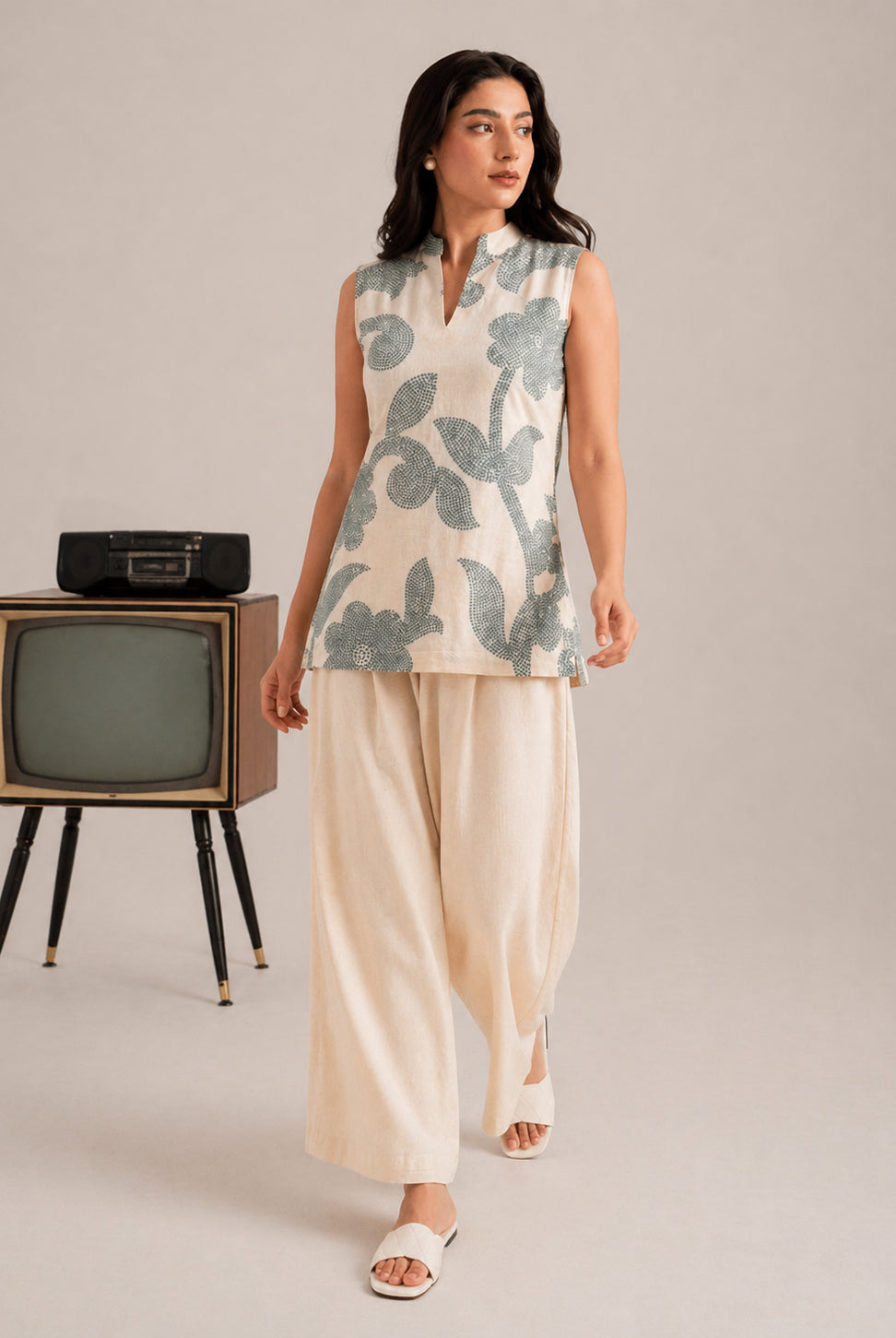 Laalzari sage green botanical print sleeveless kurta for women — front view
