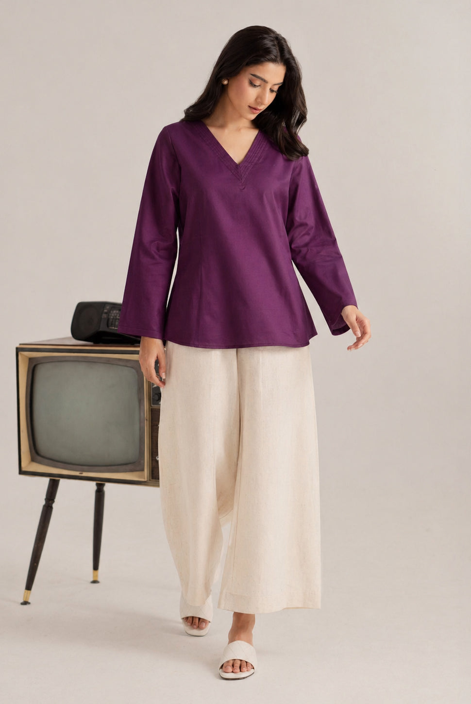 Laalzari royal plum V-neck linen kurta for women — side view