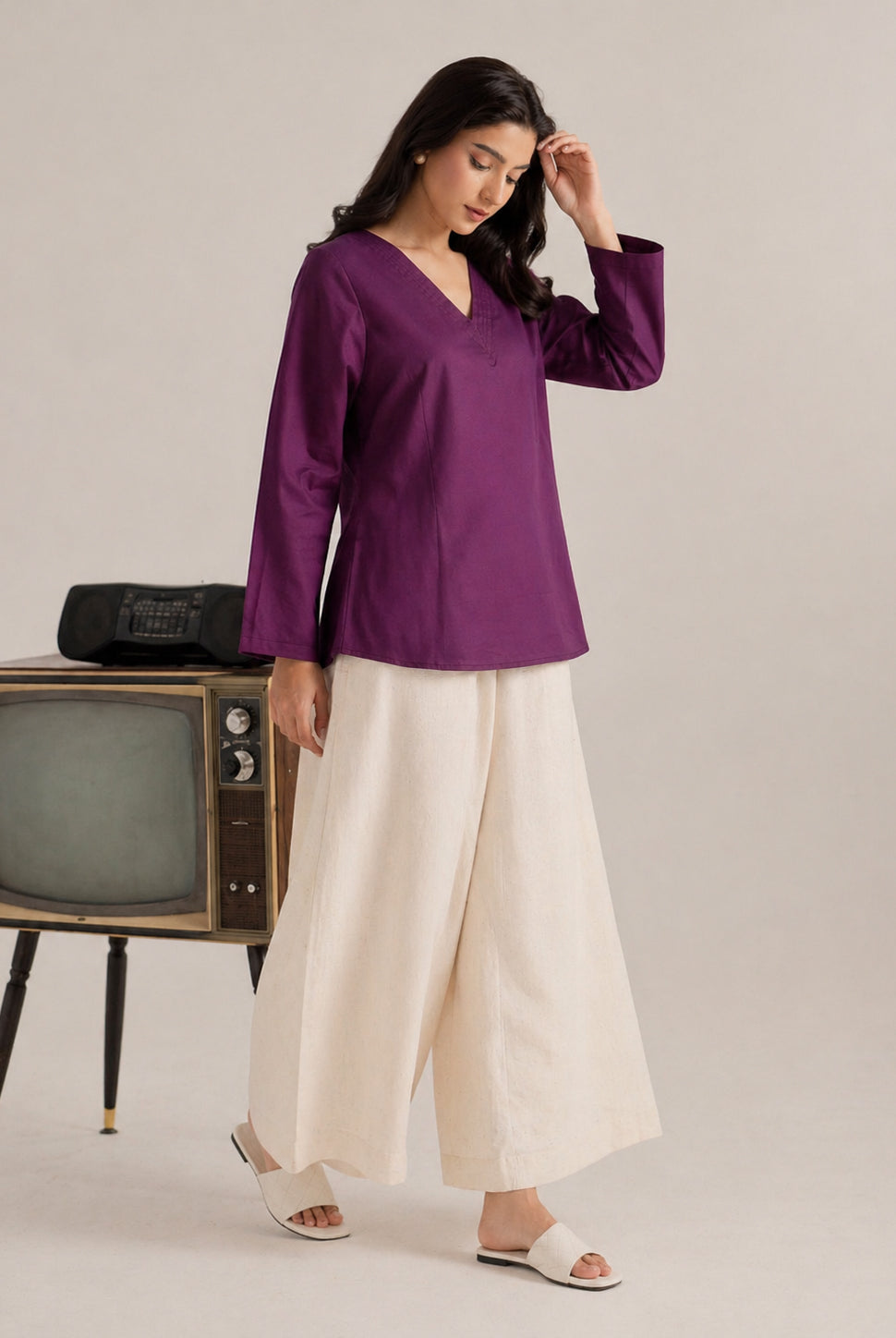 Laalzari royal plum V-neck linen kurta for women — fabric detail