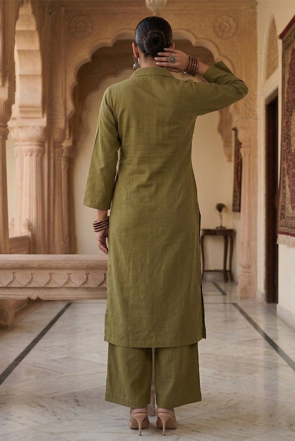 Laalzari green collar-neck linen kurta set for women — back view
