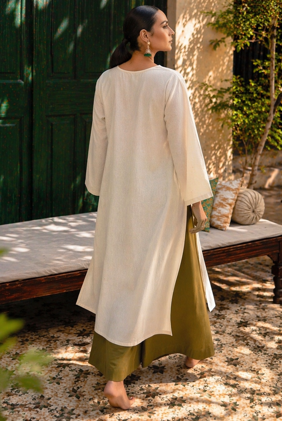 Laalzari off-white linen V-neck kurta and wide-leg palazzo co-ord set for women — side view