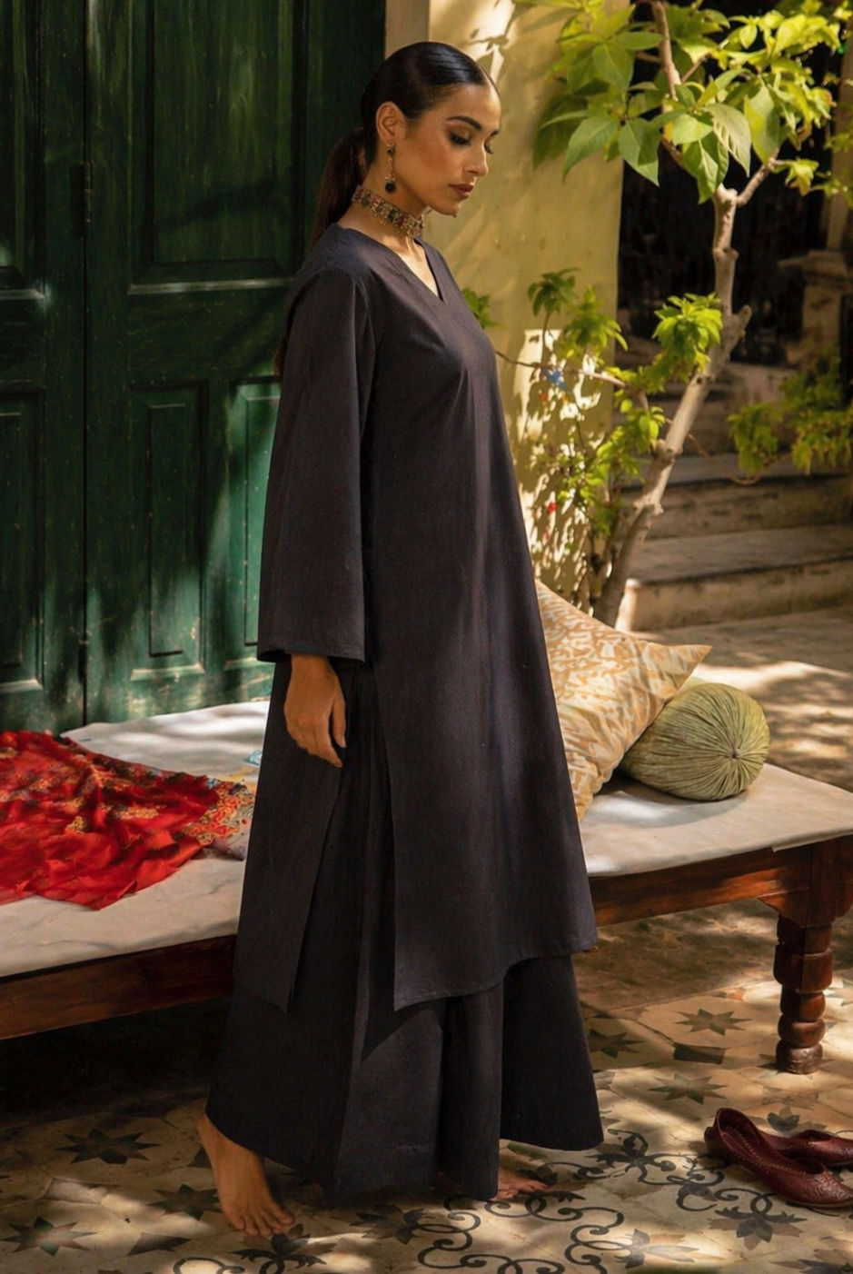 Laalzari black linen V-neck kurta and wide-leg palazzo co-ord set for women — outfit detail