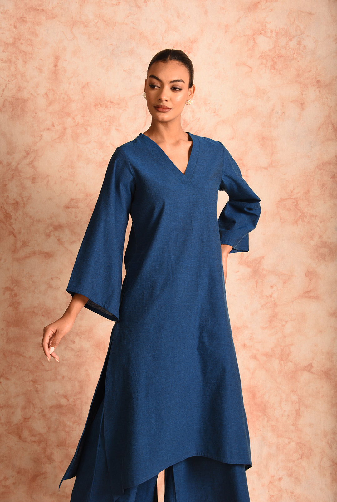 Laalzari solid blue V-neck linen kurta for women — styled look