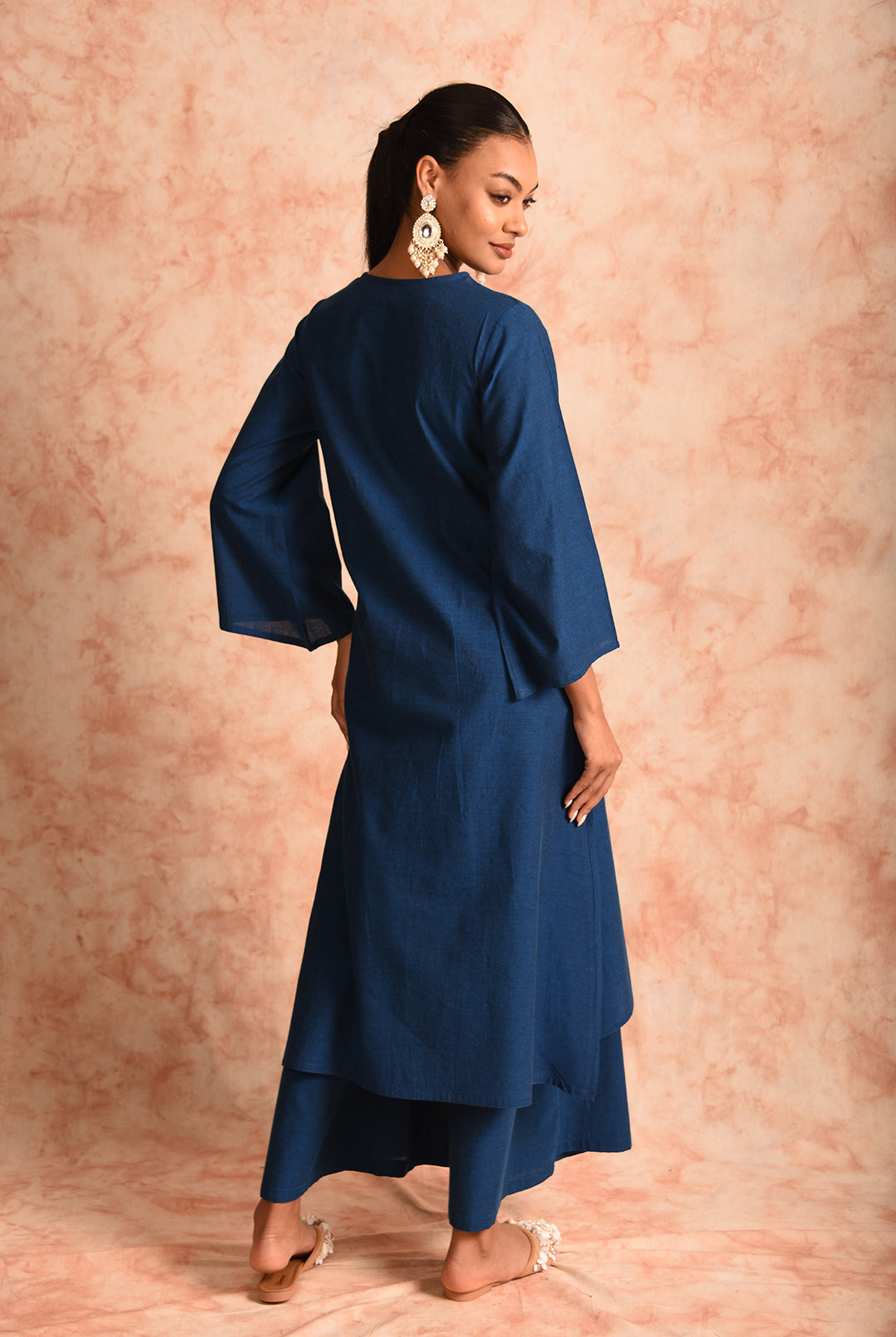 Laalzari solid blue V-neck linen kurta for women — fabric detail