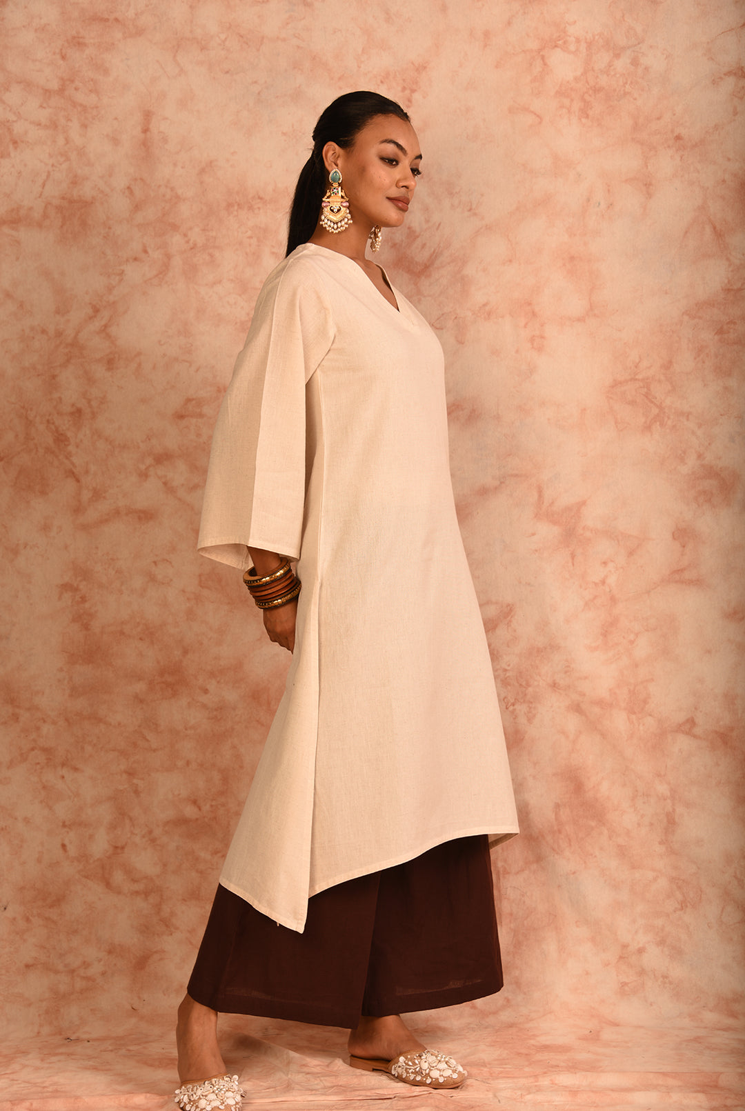 Laalzari off-white V-neck linen kurta for women — neckline detail