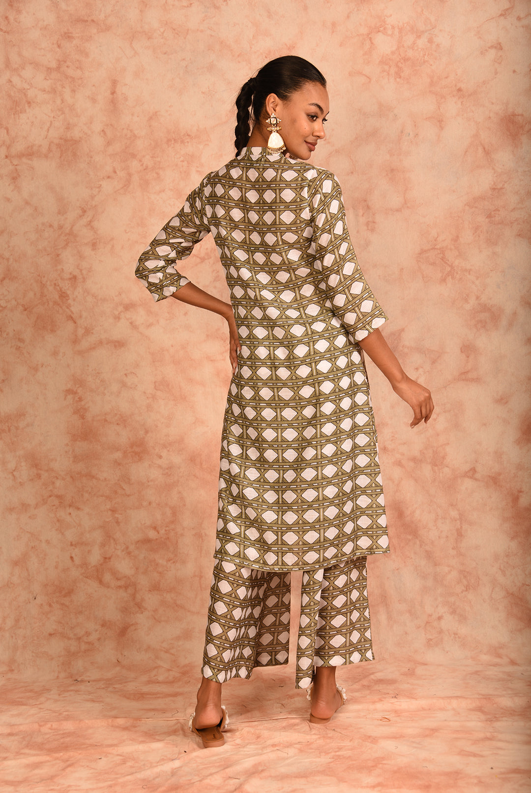 Laalzari printed linen round-neck kurta and palazzo co-ord set for women — back view
