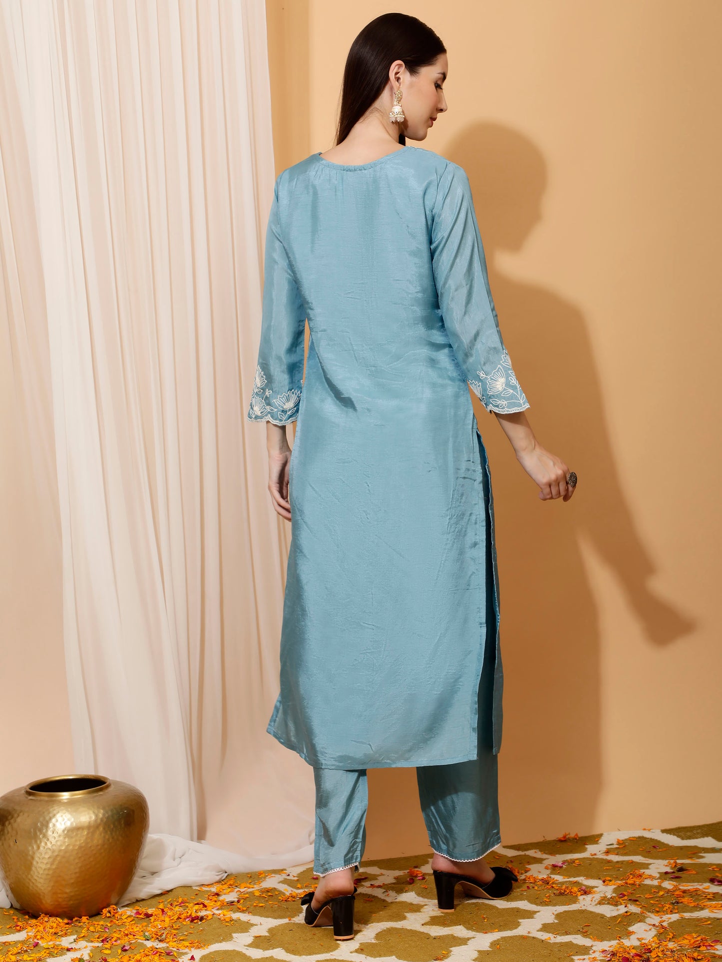 SILK SUIT WITH EMBROIDERY AND ORGANZA DUPATTA (SU_SK)