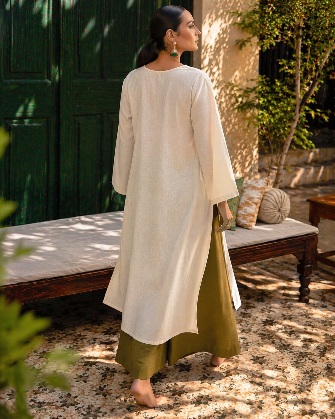 Laalzari off-white linen V-neck kurta and wide-leg palazzo co-ord set for women — side view