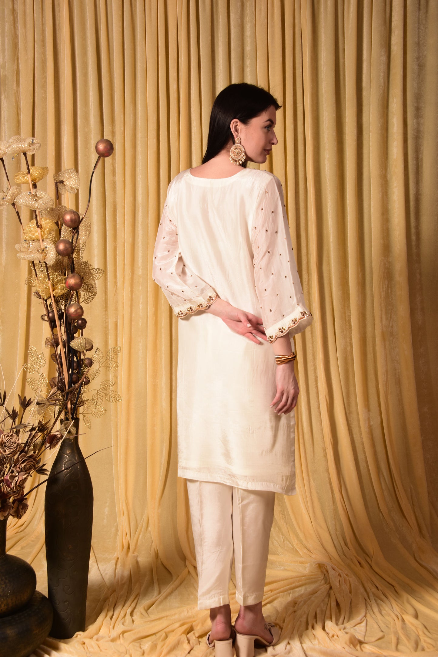 WHITE HAND EMBROIDED SUIT WITH DUPATTA SU_AB