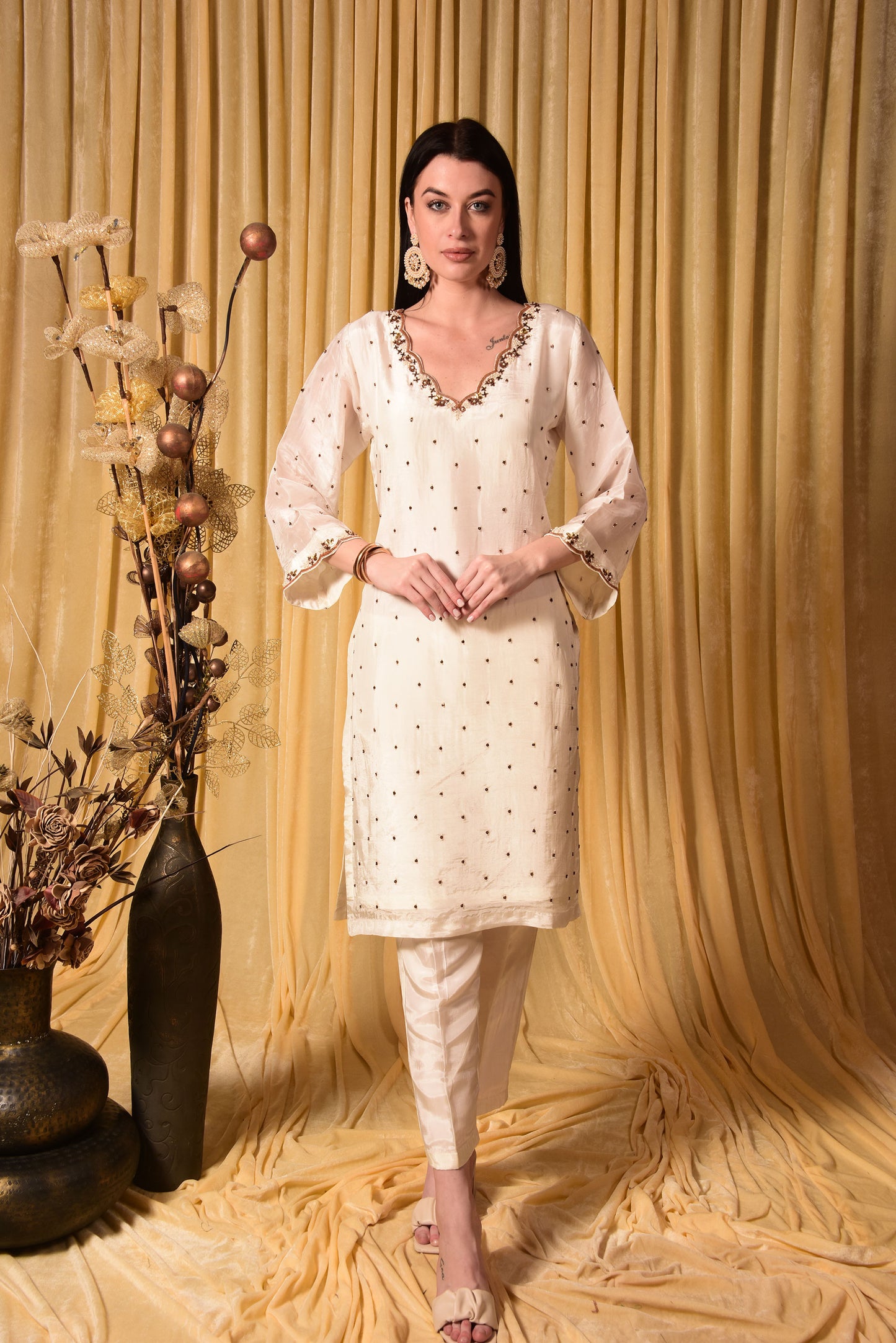 WHITE HAND EMBROIDED SUIT WITH DUPATTA SU_AB